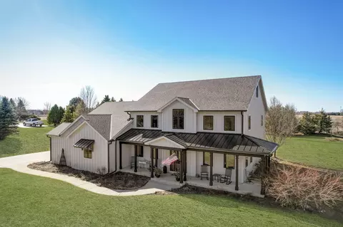 w354n6449 Megan, Oconomowoc, WI 53066