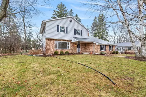 w202n6687 Ridge, Menomonee Falls, WI 53051