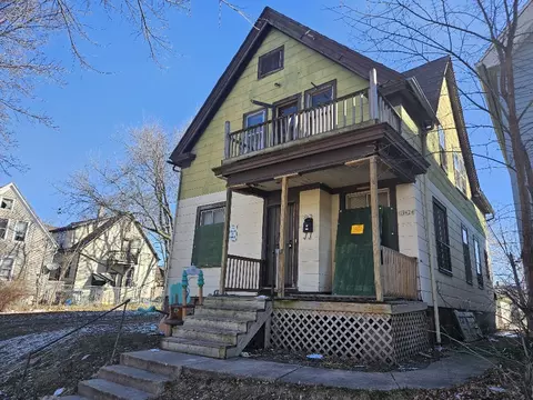 3062 N 21st, Milwaukee, WI 53206