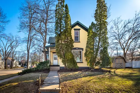1332 Winnebago, La Crosse, WI 54601