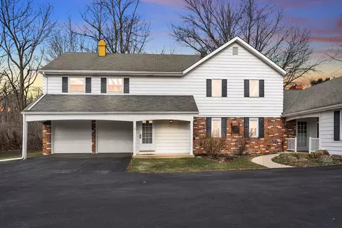2818 W Ville Du Parc, Mequon, WI 53092