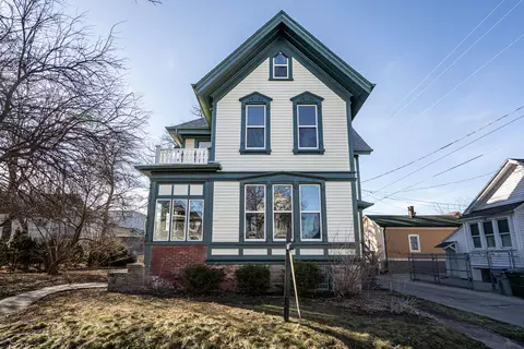 421 E Lloyd, Milwaukee, WI 53212