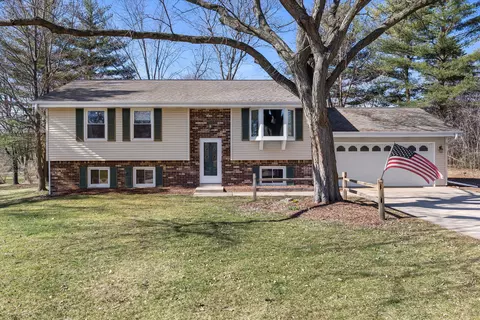 w246s7005 Maple Hl, Waukesha, WI 53189