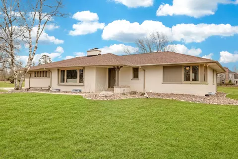3905 W W Hvn, Mequon, WI 53092