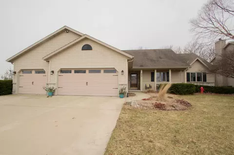 622 Green Rdg, Watertown, WI 53094