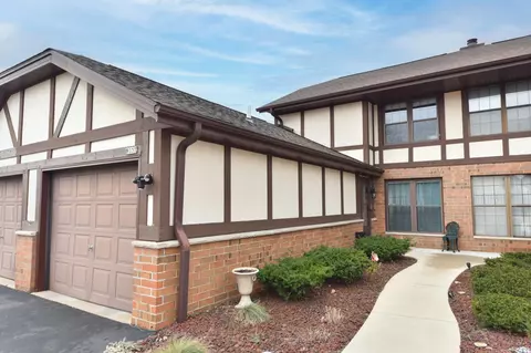 8237 S Legend, Franklin, WI 53132