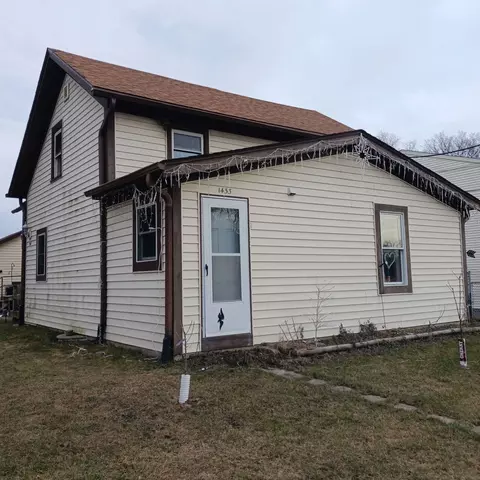 1433 Pewaukee, Waukesha, WI 53188