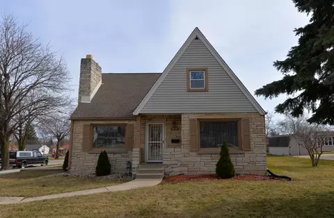 1651 Lathrop, Racine, WI 53405