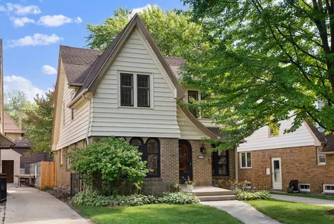 4718 N Woodburn, Whitefish Bay, WI 53211