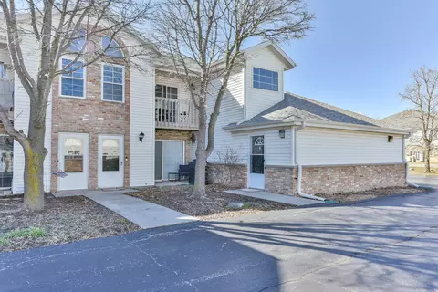 8340 S Chicago #8, Oak Creek, WI 53154