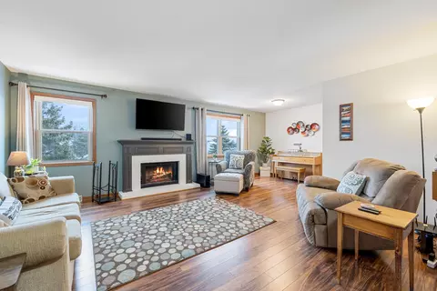 348 Willow Grv #E, Pewaukee, WI 53072