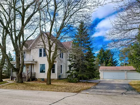 6329 Nabob, West Bend, WI 53095