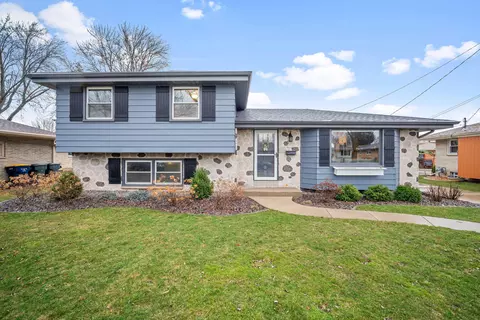 2556 S 93rd, West Allis, WI 53227