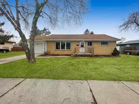 1438 N 10th, Manitowoc, WI 54220