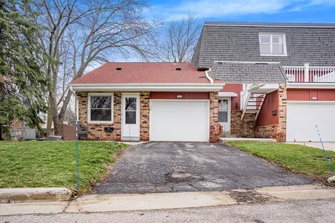 5148 S King Arthurs, Greenfield, WI 53221