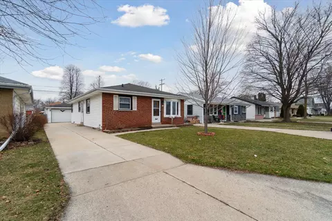 831 S 109th, West Allis, WI 53214