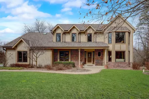 1253 N Lost Woods, Summit, WI 53066