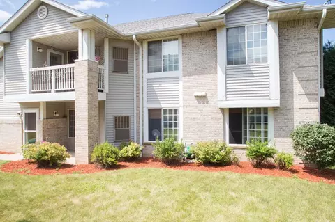 6934 S Rolling Mdws, Oak Creek, WI 53154