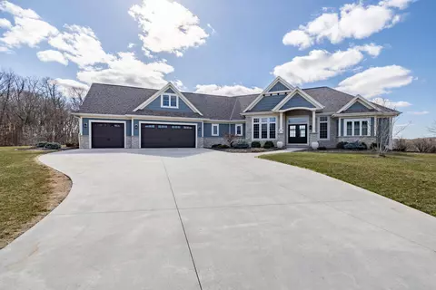 6017 Eagle Rdg, West Bend, WI 53095