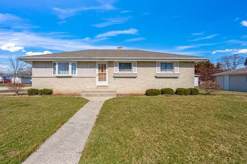 2120 W Carrington, Oak Creek, WI 53154