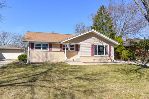 9436 W Palmetto, Wauwatosa, WI 53222