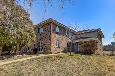 1360 Meadowcreek #G, Pewaukee, WI 53072