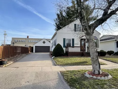 423 1st, La Crescent, MN 55947
