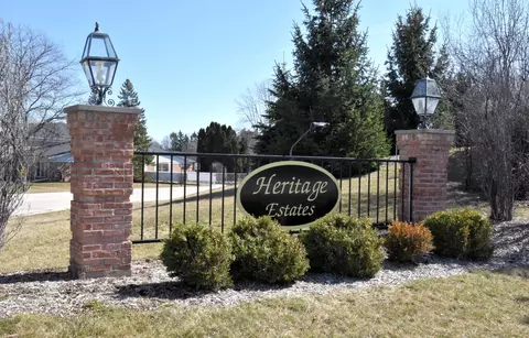 933 W Heritage #203, Mequon, WI 53092