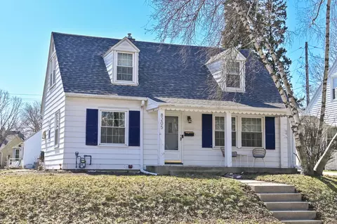 8205 W Honey Crk, Milwaukee, WI 53214