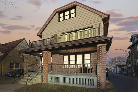 1718 W Capitol #1720, Milwaukee, WI 53206