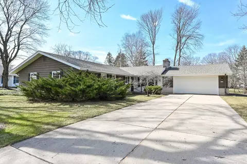 7711 N Van Dyke, Fox Point, WI 53217