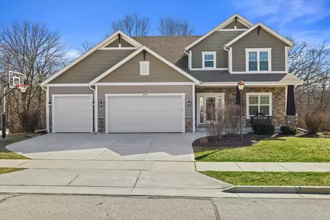 1809 Coldwater Crk, Waukesha, WI 53188