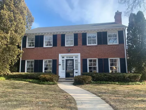 5104 N N Lk, Whitefish Bay, WI 53217