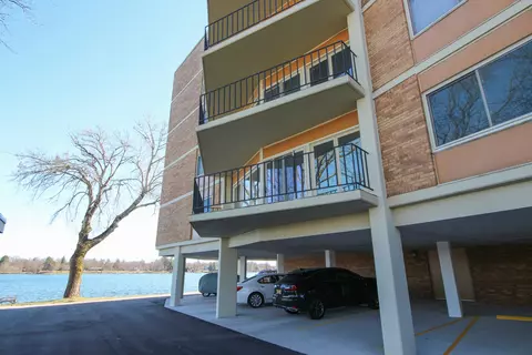 333 N N Lk #203, Oconomowoc, WI 53066