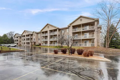 13070 W Bluemound #206, Elm Grove, WI 53122