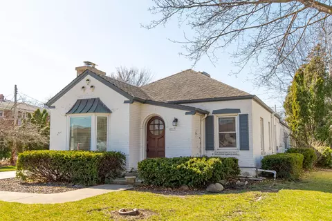 2317 N 118th, Wauwatosa, WI 53226