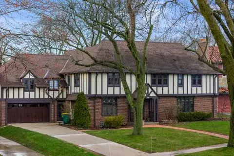 2826 E Menlo, Shorewood, WI 53211