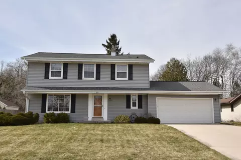 159 Fox Gln, Fredonia, WI 53021