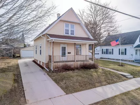 174 N N Lk, Elkhart Lake, WI 53020