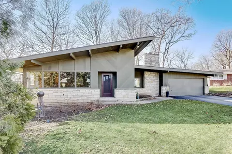 1754 Summit, Lake Geneva, WI 53147
