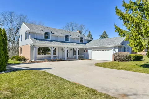 517 Park Crst, Thiensville, WI 53092