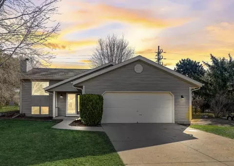 6338 Scenic Dr, Trenton, WI 53095