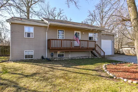 w825 Florence Road, Bloomfield, WI 53128