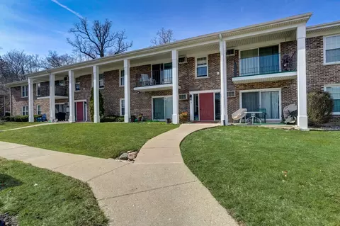 118 Evelyn #D, Lake Geneva, WI 53147