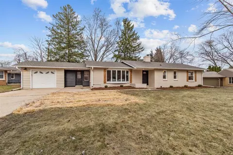 232 E Alta Loma, Thiensville, WI 53092