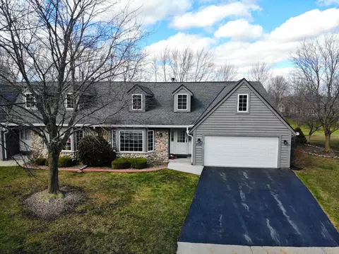 7712 W Maple Rdg, Franklin, WI 53132