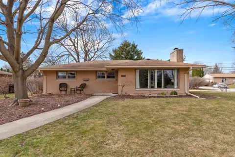 1271 N 117th, Wauwatosa, WI 53226