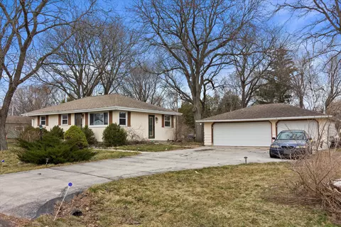 8026 W Elm, Franklin, WI 53132