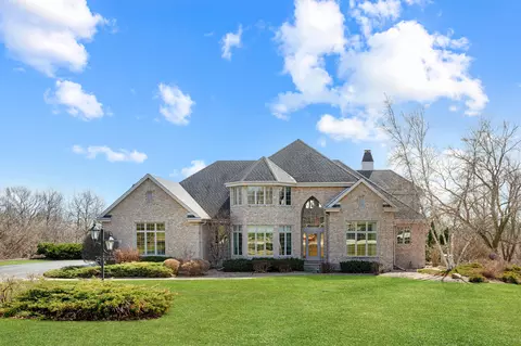 w306n2643 Woods Edge, Delafield, WI 53072