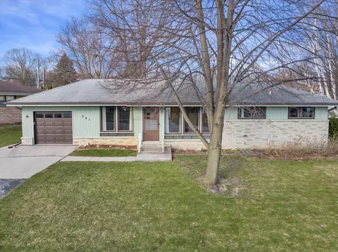 541 N 109th, Wauwatosa, WI 53226